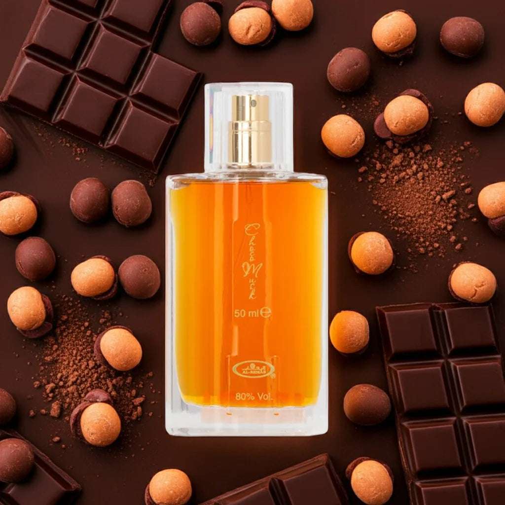 Glazen parfumfles met oranje vloeistof en gouden spray voor Al-Rehab Parfum Choco Musk