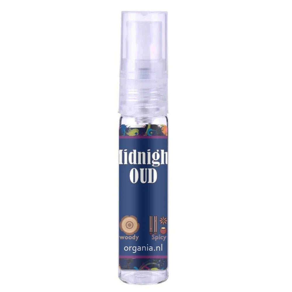 Transparante glazen sprayfles van Zaafaran Parfum Midnight Oud met donkerblauwe label