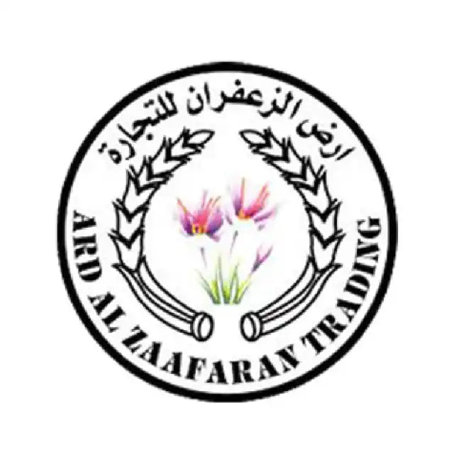 Circulair logo met Arabische tekst, graanstengels en paarse saffraan bloemen.